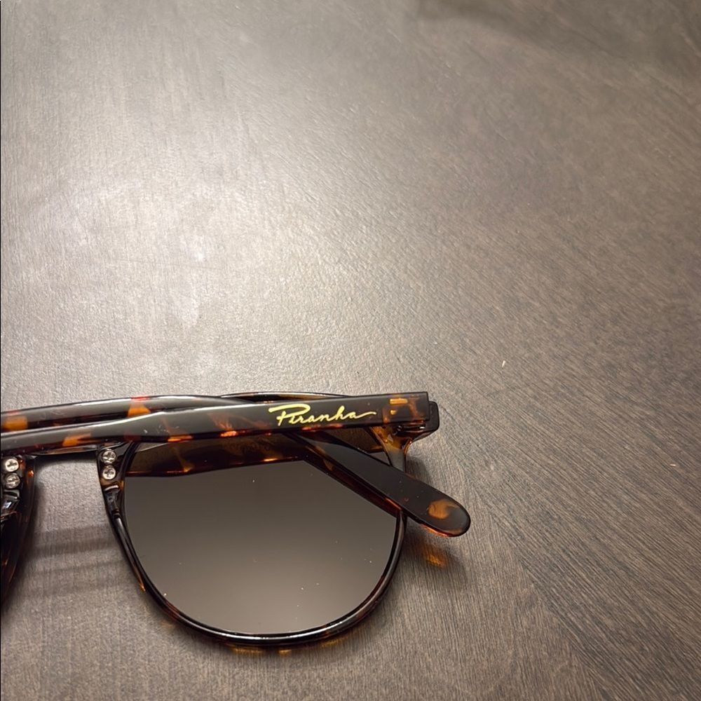 Signature Tortoise Shell Sunglasses - Picture 4 of 6